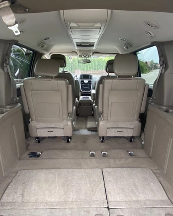 Chrysler Town &amp; Country cena 57000 przebieg: 136457, rok produkcji 2014 z Głogów małe 56